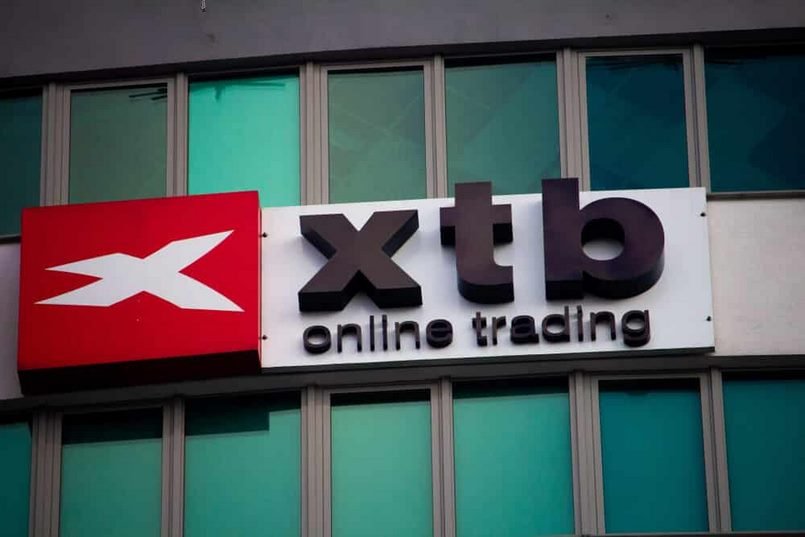 Thông tin về các khoản phí mà trader cần biết trên sàn XTB